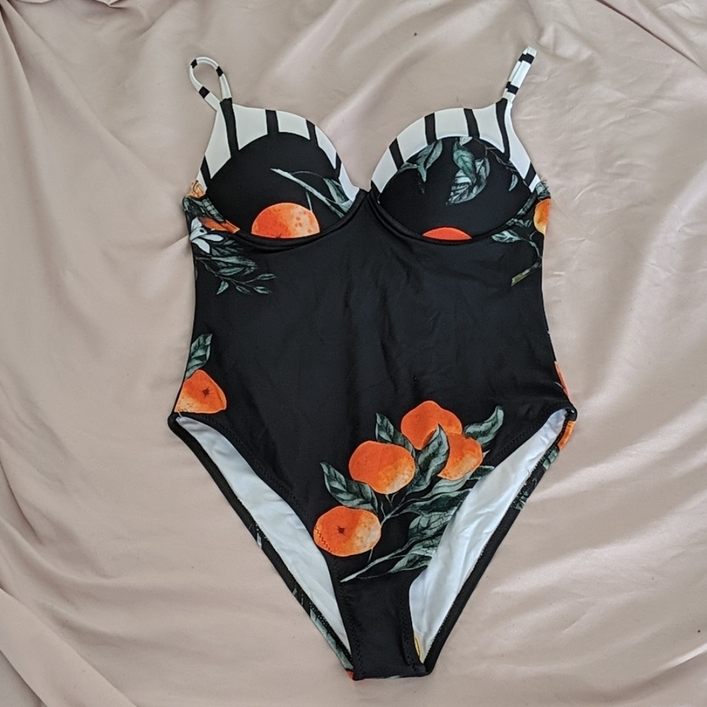 Cupshe wire bathing suit size M